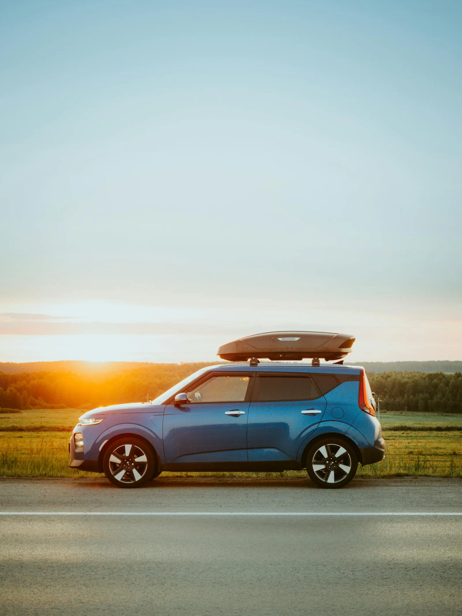 Vehicle with roof rack accessory photo